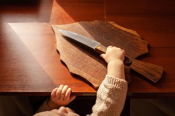 Dạy bé tránh xa nước nóng, dao, kéo,... Dạy bé tránh xa nước nóng, dao, kéo,...
